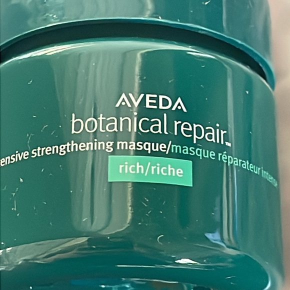 Aveda Cosmetic Bag with 5 Botanical Repair products (Travel Size) - Picture 4 of 7